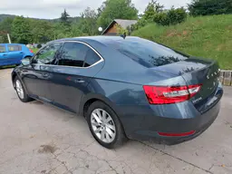 Skoda Superb - photo 12