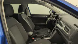 Volkswagen T-Roc - photo 16