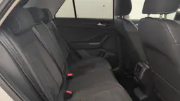 Volkswagen T-Roc - photo 11