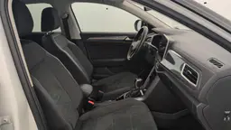 Volkswagen T-Roc - photo 10