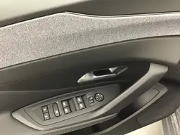 Peugeot 308 - photo 9