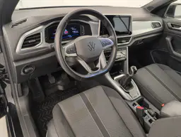 Volkswagen T-Roc - photo 14