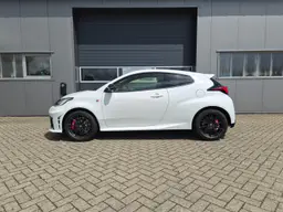 Toyota Yaris - photo 2