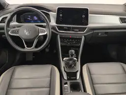 Volkswagen T-Roc - photo 12