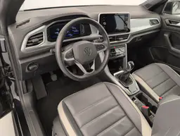 Volkswagen T-Roc - photo 14