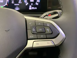 Volkswagen Tiguan - photo 17