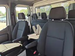 Mercedes-Benz Sprinter - photo 12